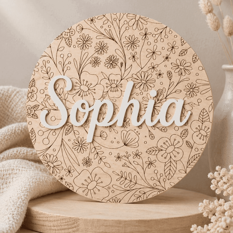 Gepersonaliseerd naambord met bloemenmotief en naam Sophie.